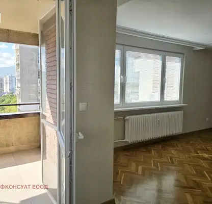 Снимка 5 — Тристаен апартамент с панорамна гледка в Изгрев, София
