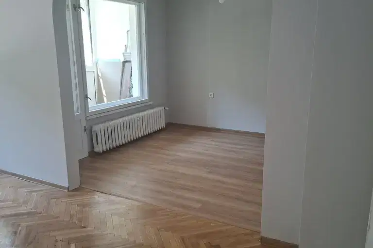 Spacious 3-room apartment with garage in Iztok district, Sofia