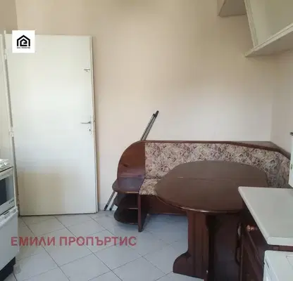 Снимка 4 — Двустаен апартамент с тераса в Изток, София
