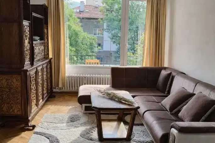 Тристаен апартамент с югозападно изложение в кв. Изток, София