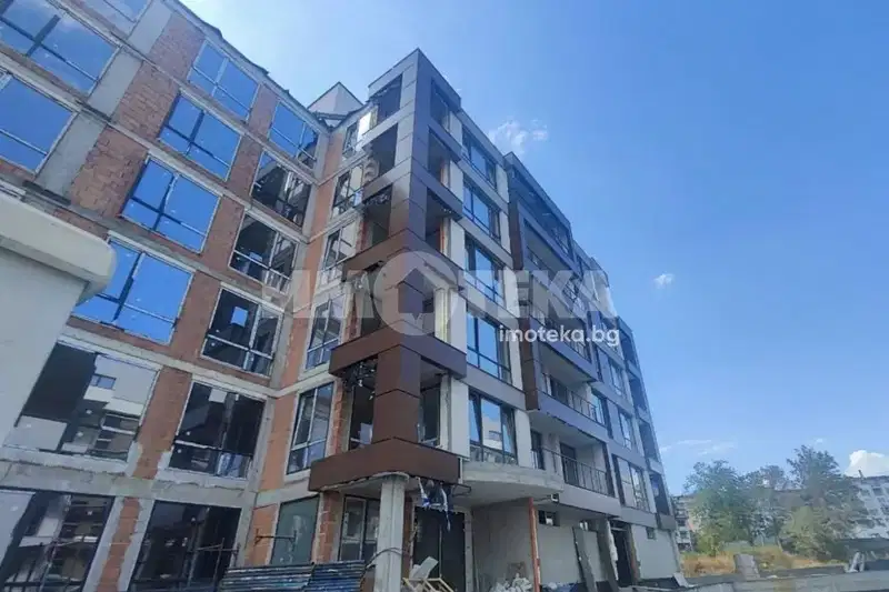 Two-room apartment 80 sq m in Karpuzitsa with elevator