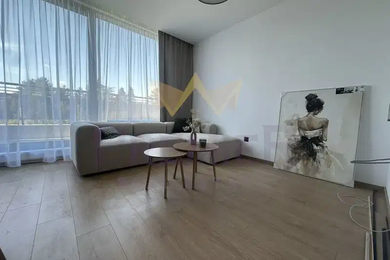 Three-room apartment in Karpuzitsa with terrace and elevator