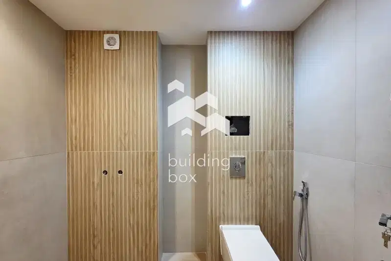 Three-room apartment in Karpuzitsa with two balconies