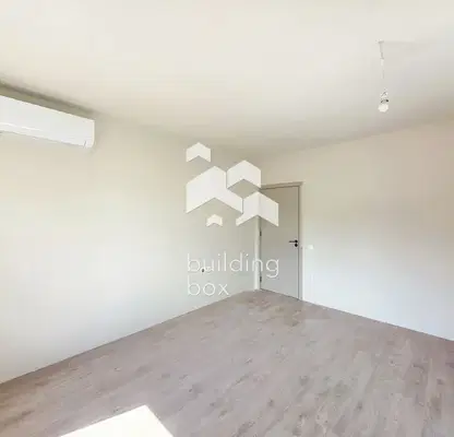 Photo 3 — Three-room apartment in Karpuzitsa with modern building