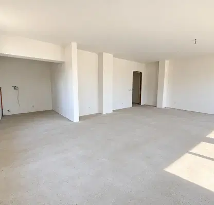 Снимка 3 — Тристаен апартамент 135 кв.м в Карпузица с двор
