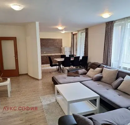 Снимка 3 — Многостаен апартамент 175 кв.м в Карпузица с гледка към вътрешен двор