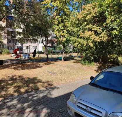 Снимка 2 — 2-стаен апартамент в Красна поляна 1, без балкон