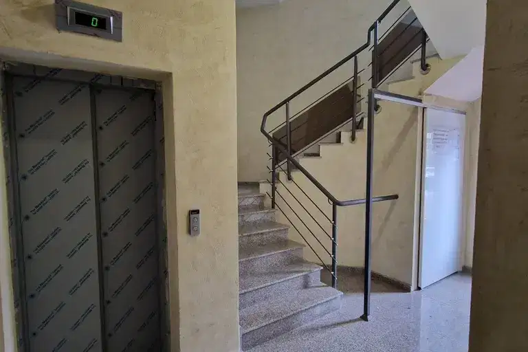 Four-room apartment with large living room in Krasno selo
