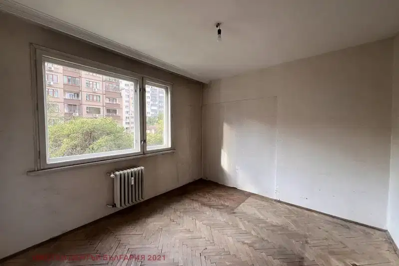 Four-room apartment in Krasno selo with balcony and view