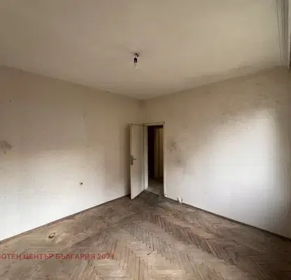 Photo 2 — Four-room apartment in Krasno selo with balcony and view