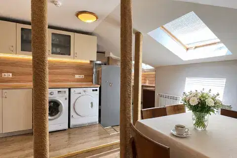 Spacious 4-room apartment in Krasno selo with parking