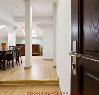 Снимка 4 — Просторен 4-стаен апартамент в Красно село с паркинг