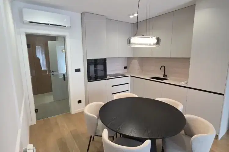 Two-room apartment in Krasno selo with elevator