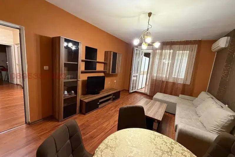 3-room apartment in Krasno selo with elevator and renovation