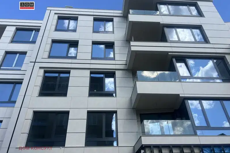 Тристаен апартамент с две бани в Кръстова вада, София