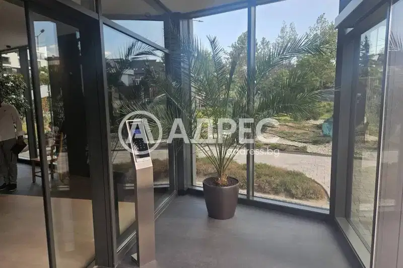 Three-room apartment in Krastova vada with high-quality construction