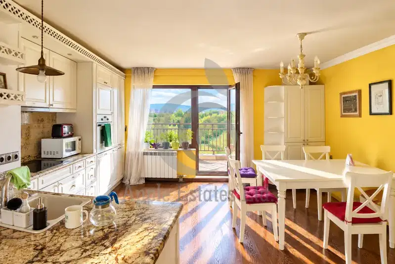 3-bedroom apartment in Sofia, Krystova Vada