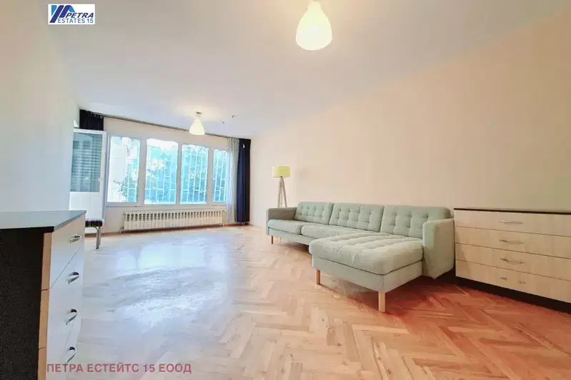 Three-room apartment in Krastova vada with terrace and gas heating