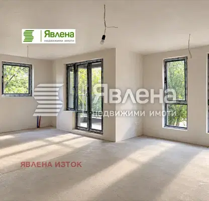 Снимка 2 — Просторен 3-стаен апартамент в Лагера с паркинг