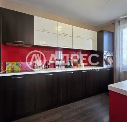 Photo 3 — Three-room apartment in Levski with elevator and brick construction