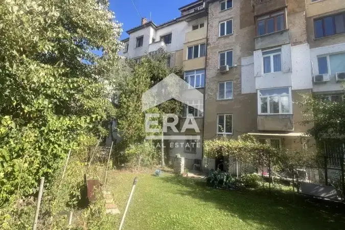 Two-room apartment in Lozenets with courtyard view