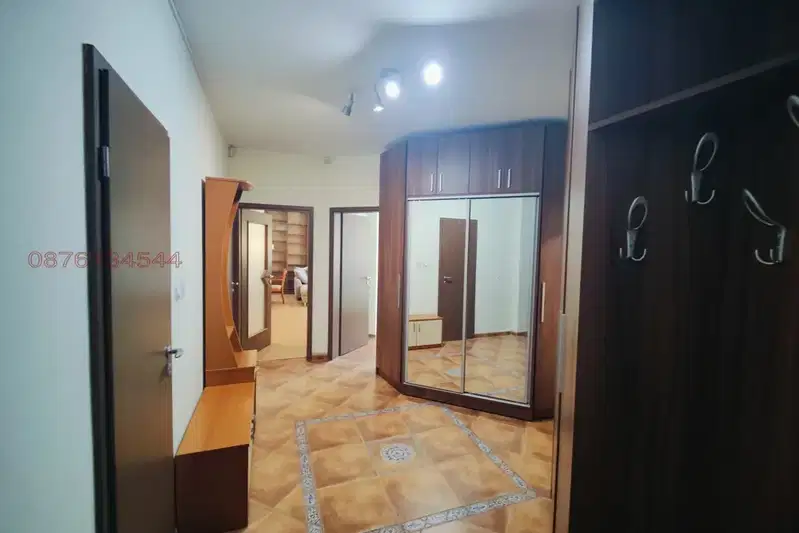 Spacious 3-room apartment in Lozenets with terrace