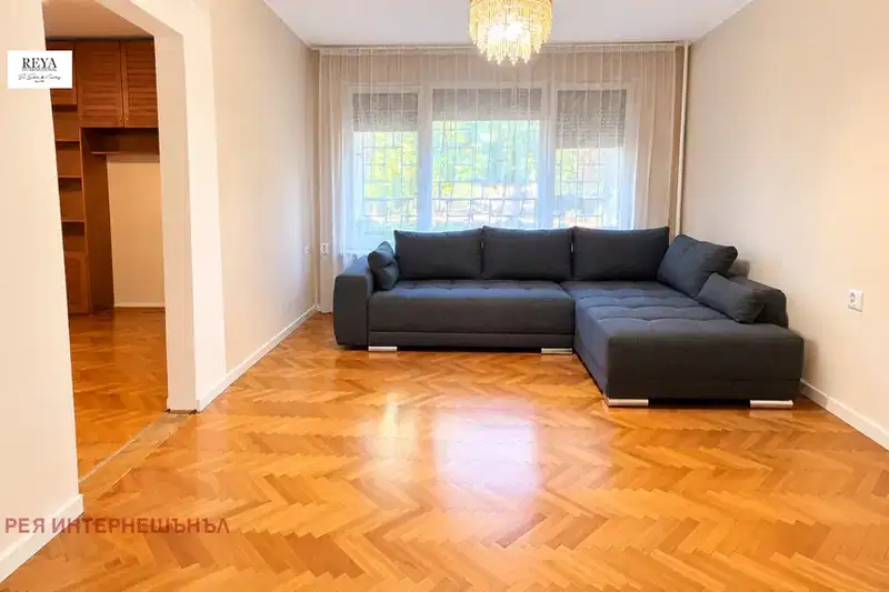Three-room apartment in Lozenets with parking and basement