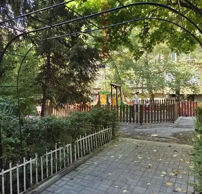 Снимка 5 — Двустаен апартамент с голяма тераса в Лозенец, София