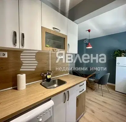 Снимка 2 — Тристаен апартамент с тераса в Лозенец, София