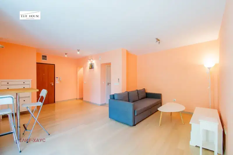 Three-room apartment with parking in Lozenets, pl. Zhurnalist