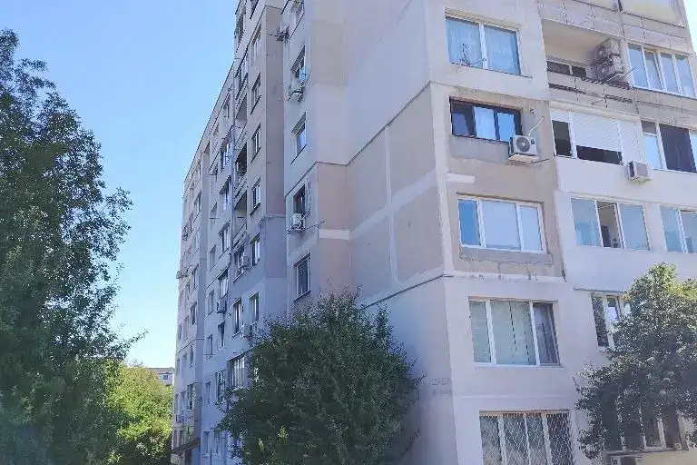Тристаен апартамент в Люлин 2 с две тераси