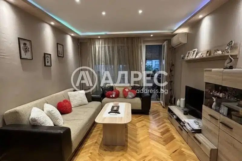 Three-room apartment in Lyulin 4 with southwest aspect