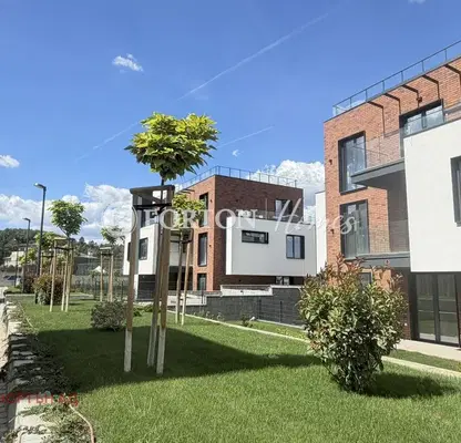Снимка 3 — Четиристаен апартамент с двор в м-т Детски град, София