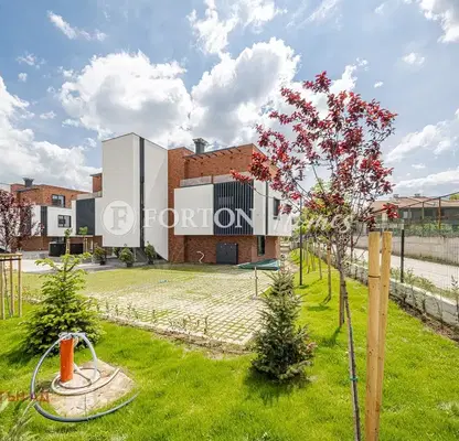 Снимка 5 — Четиристаен апартамент с двор в м-т Детски град, София