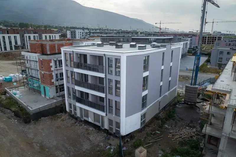 Three-room apartment in Malinova Dolina with parking space