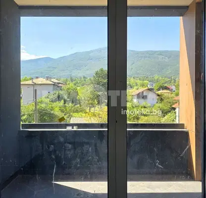 Photo 2 — 2-room apartment with south aspect in Manastirski Livadi