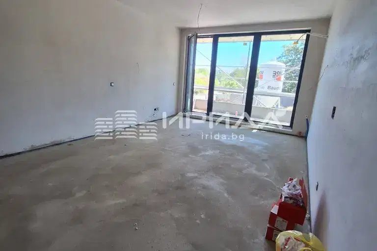 Spacious 2-room apartment in Manastirski Livadi with terrace