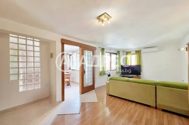 Three-room apartment with three terraces in Manastirski Livadi, Sofia