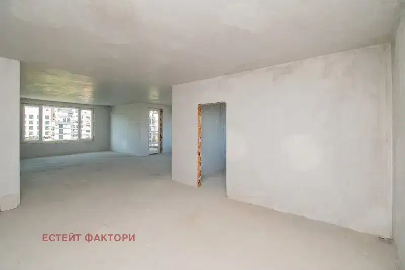 4-room apartment in Manastirski Livadi with terrace