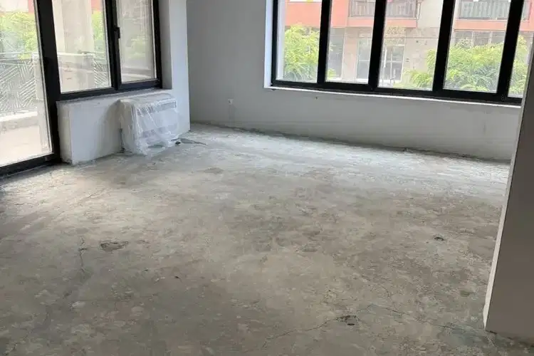 Four-room apartment in Manastirski Livadi with three terraces
