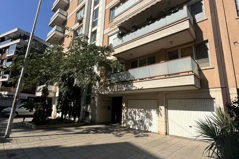 Тристаен апартамент с две тераси в Младост 2, София