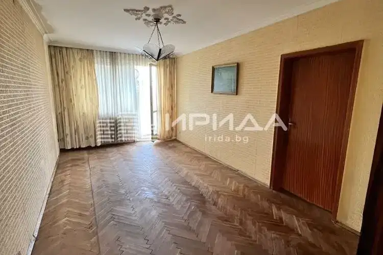 Тристаен апартамент с панорамна гледка в Мусагеница, София
