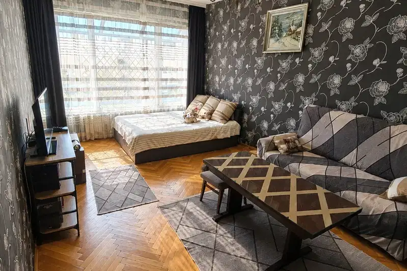 One-room apartment in Nadezhda 1 with elevator