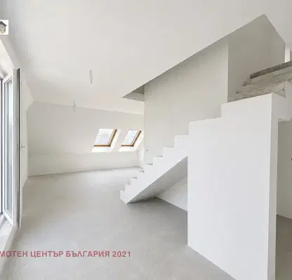 Снимка 2 — Тристаен апартамент 128 кв.м. в Надежда 2 с тераса
