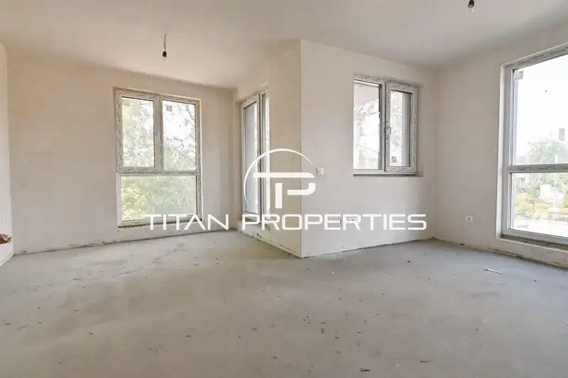 Two-room apartment in Oborishte with balcony and parking
