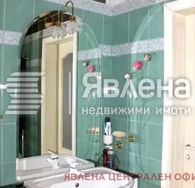 Снимка 2 — 3-стаен апартамент в Оборище с балкон и изглед