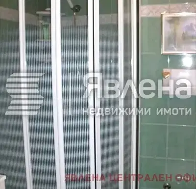 Снимка 3 — 3-стаен апартамент в Оборище с балкон и изглед