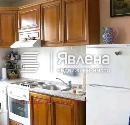 Снимка 4 — 3-стаен апартамент в Оборище с балкон и изглед