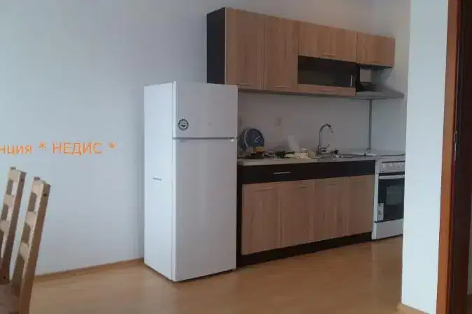 Two-room apartment in Oborishte with balcony and elevator