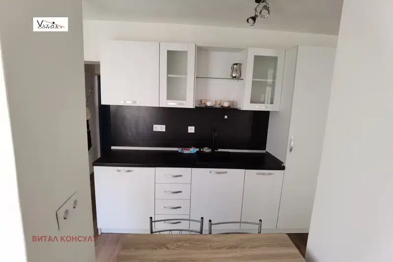 Two-room apartment in Oborishte with elevator and internet